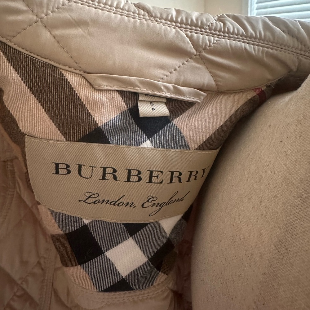 Burberry Beige Quilted Puffer Jacket - Picture 7 of 7